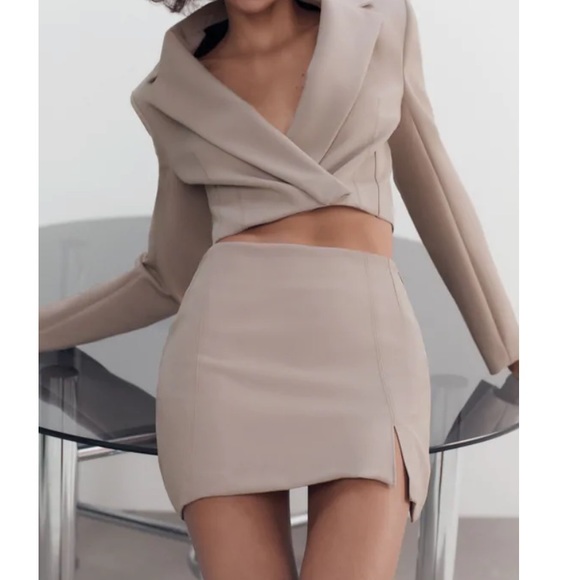Zara Dresses & Skirts - Zara Mini Skirt